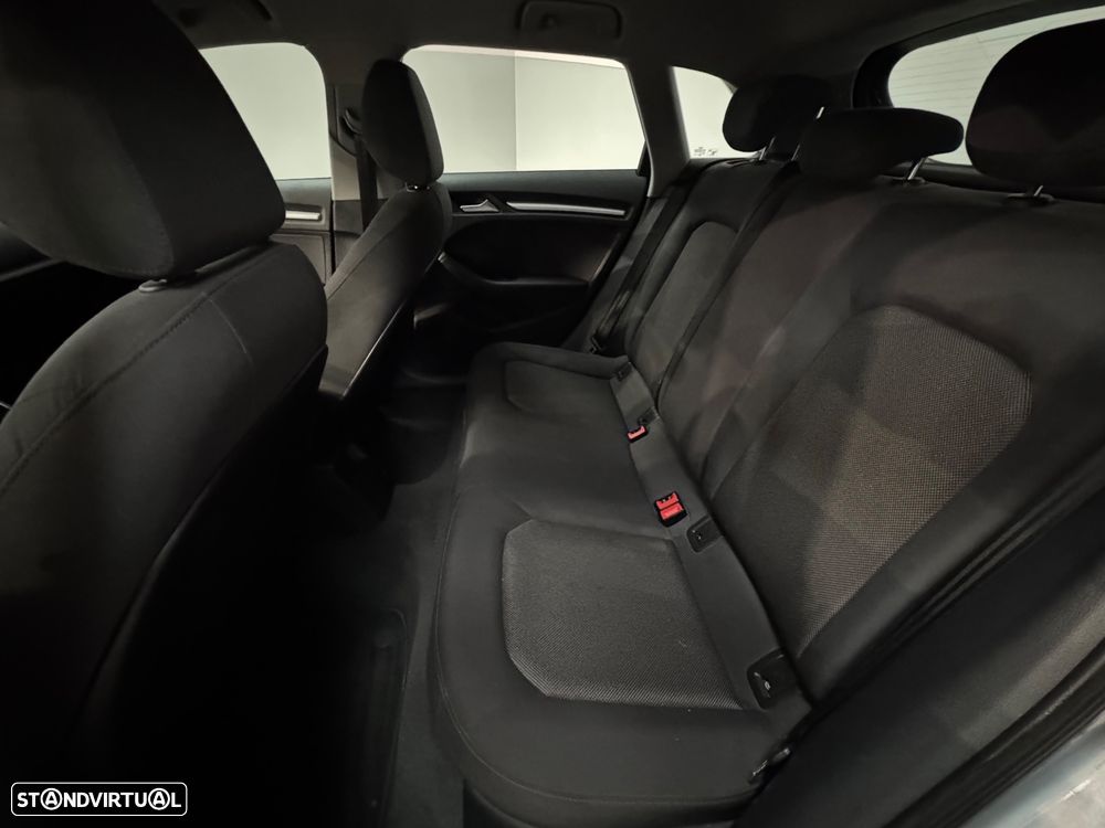Audi A3 Sportback 1.6 TDI B.Line Attraction - 19
