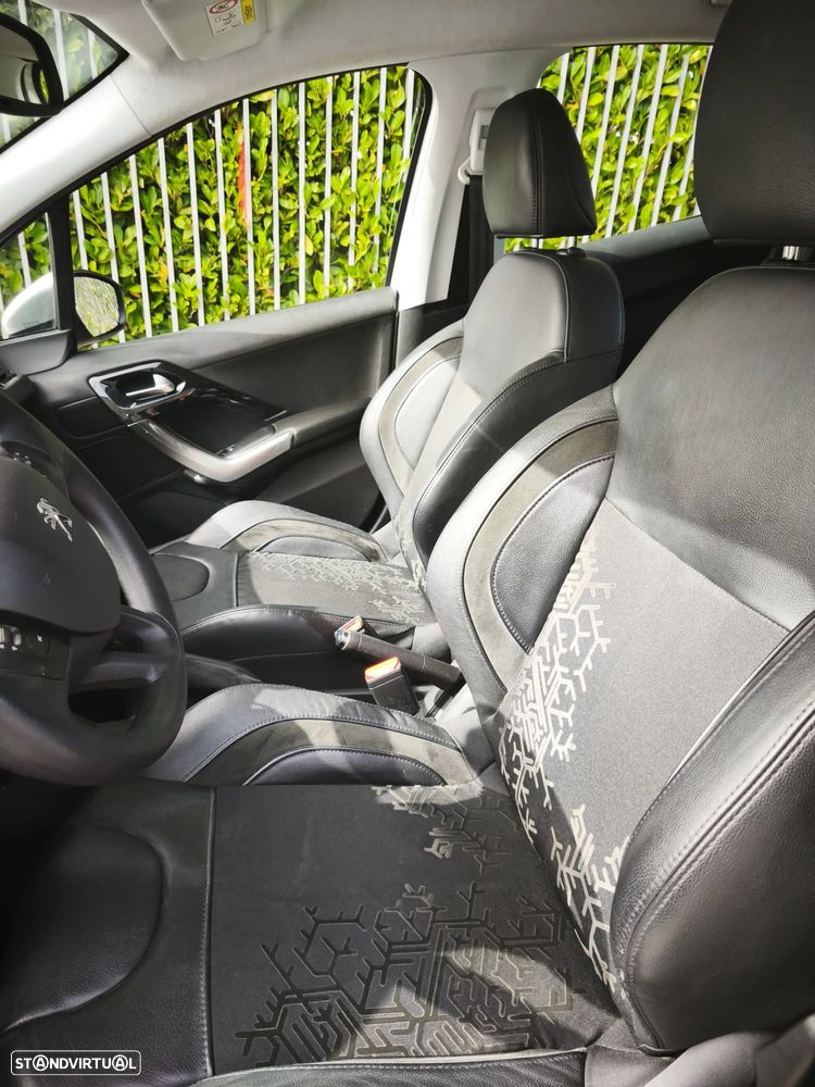 Peugeot 208 1.6 e-HDi Allure - 9