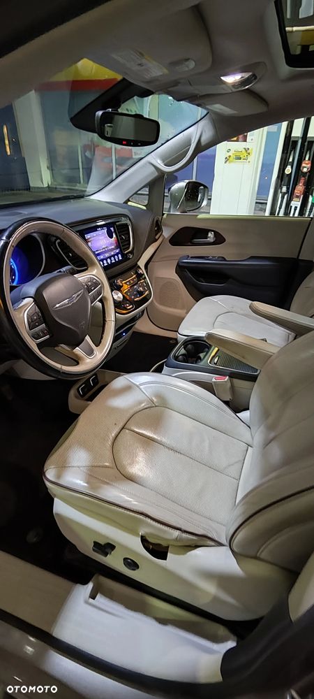 Chrysler Pacifica - 13