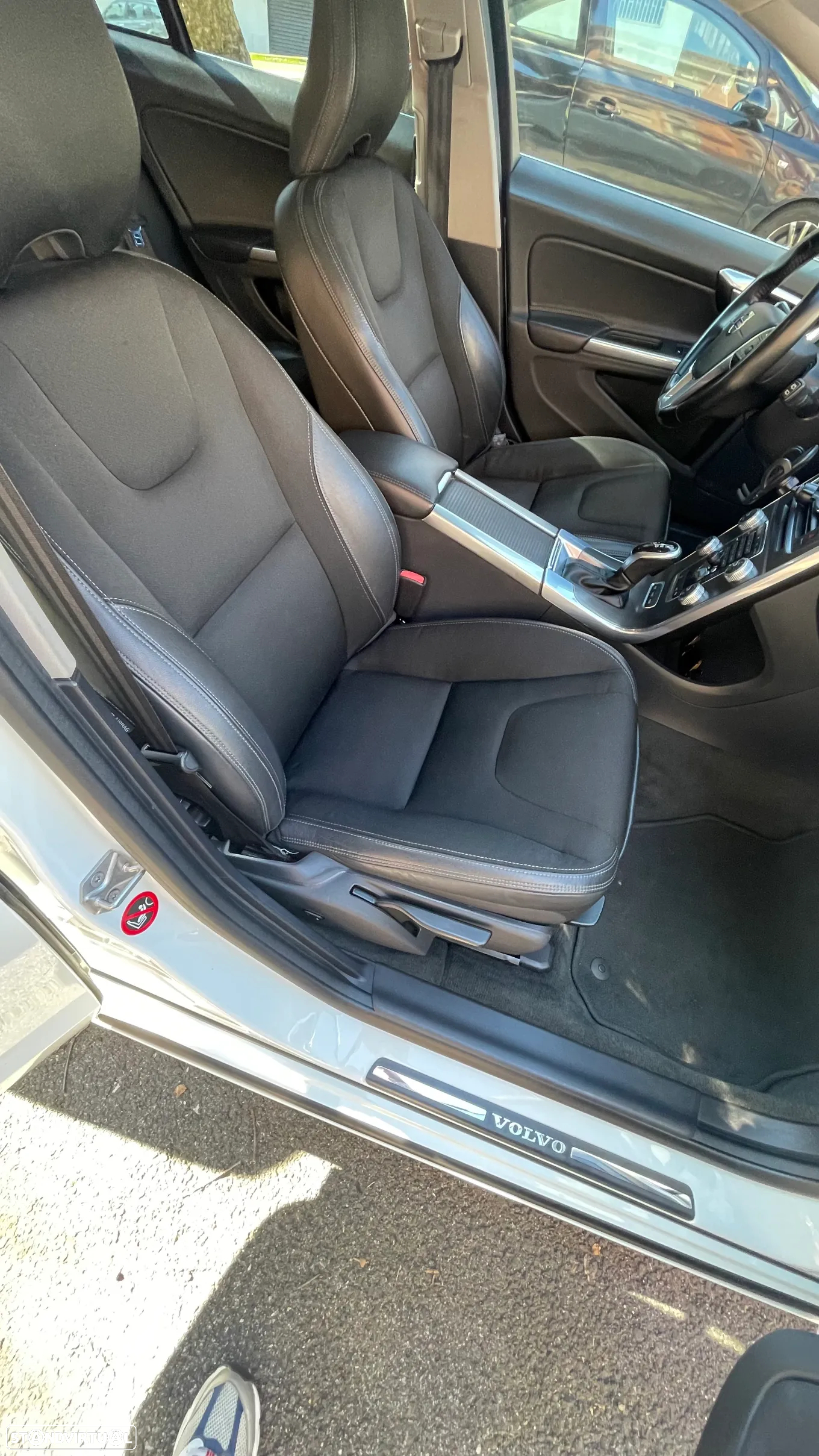 Volvo V60 2.4 D6 Momentum AWD Phev - 12