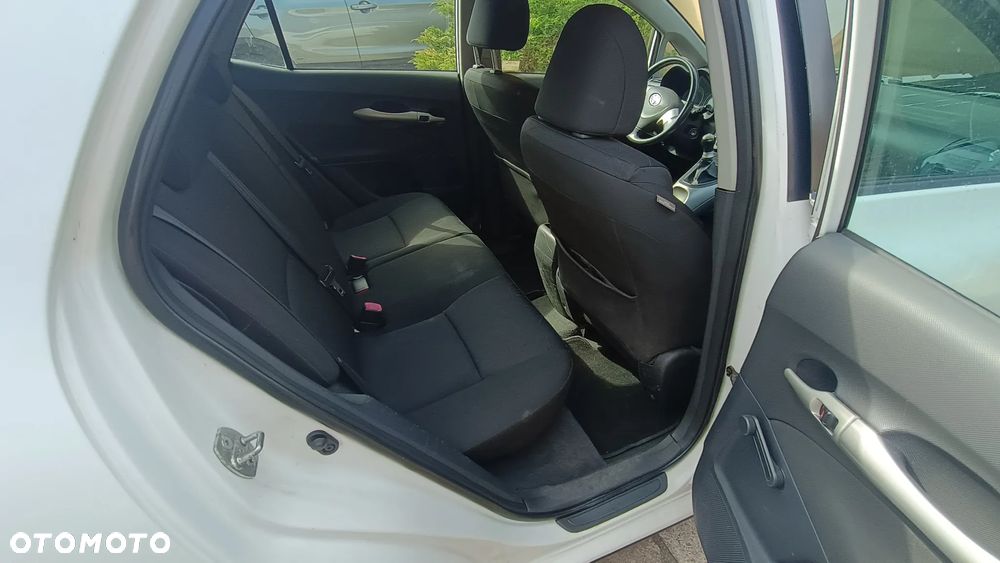 Toyota Auris 1.4 D-4D Terra - 11