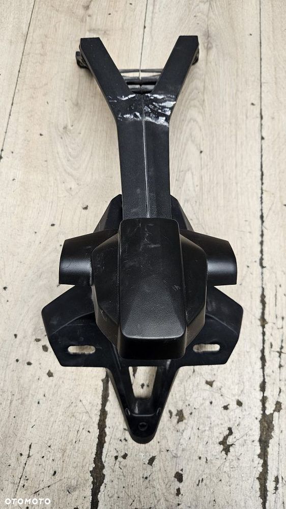 Uchwyt tablicy kierunkowskazów Honda CB125 R - 8