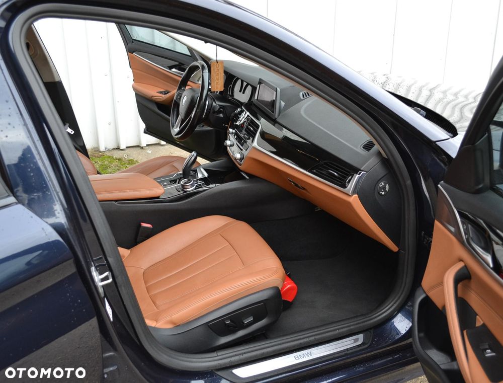 BMW Seria 5 520i Sport Line - 10