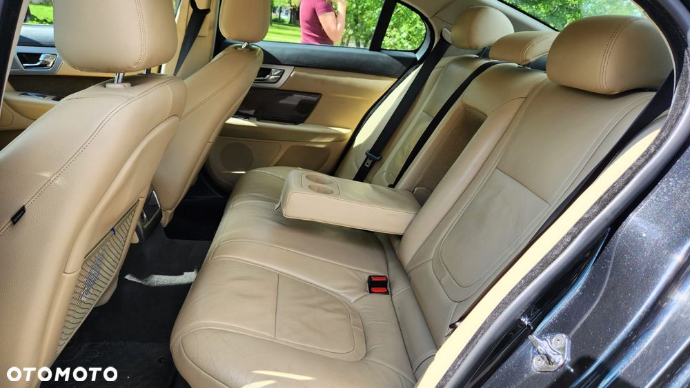 Jaguar XF 2.0 T Premium Luxury - 15