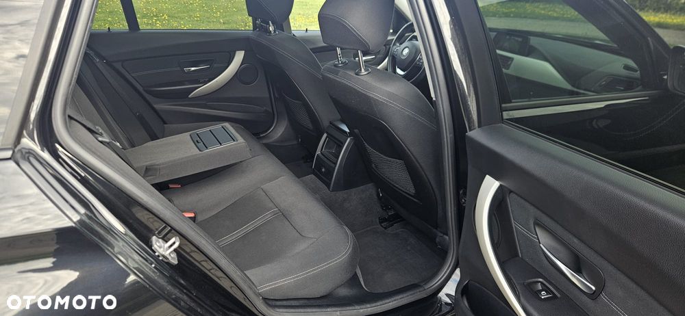 BMW Seria 3 320d xDrive - 12