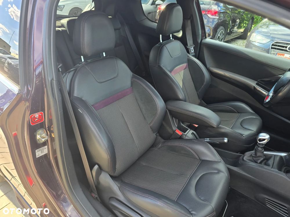 Peugeot 208 - 13