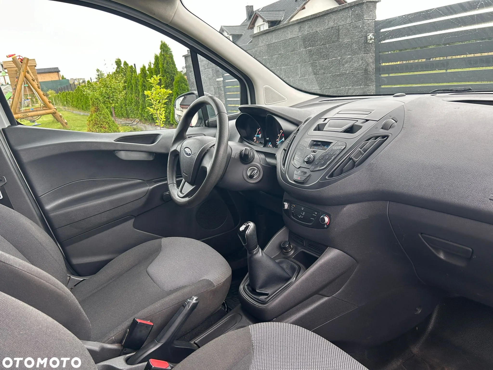 Ford Transit Courier - 11