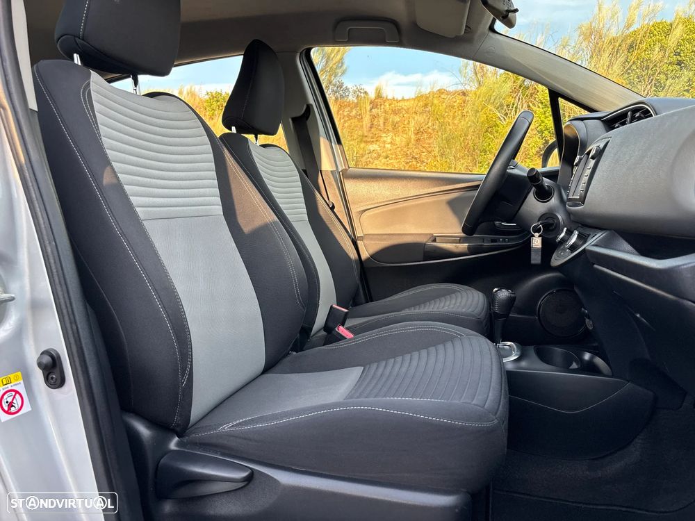 Toyota Yaris 1.5 HSD Sport+P.Techno - 24