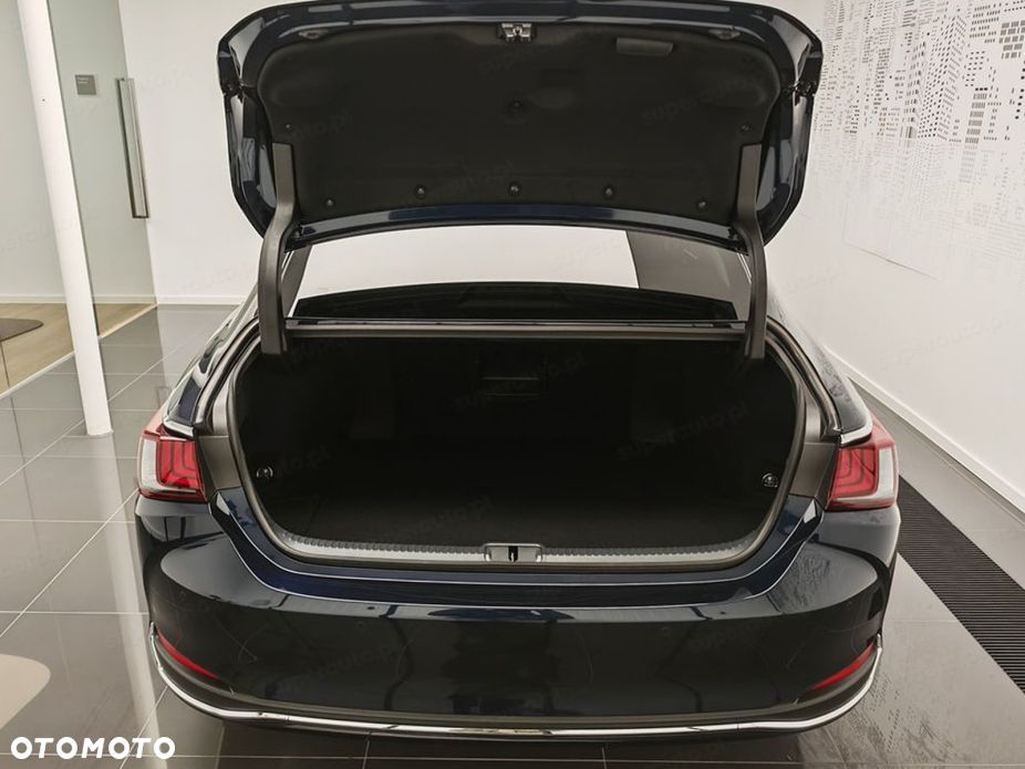 Lexus ES 300h Business Edition - 13