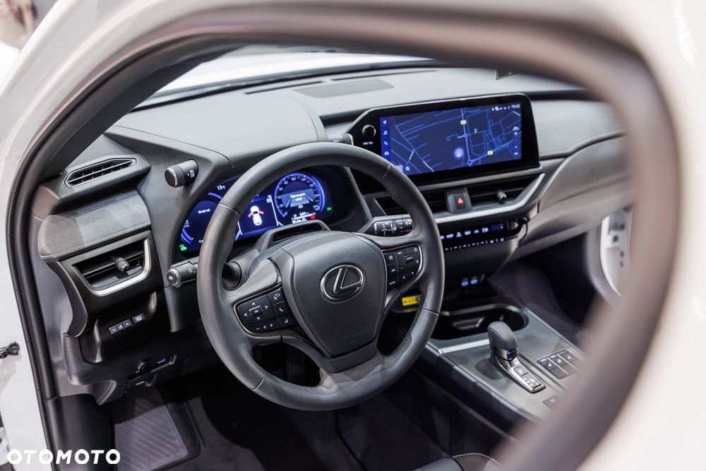 Lexus UX 300h F Sport Design - 32