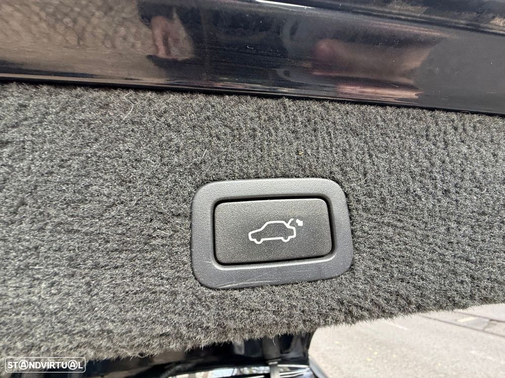 Volvo XC 70 D5 AWD Momentum - 9