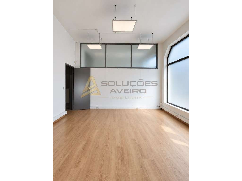 Espaço comercial com 198 m² e 5 gabinetes junto à Avenida Europa | ... - Grande imagem: 5/18