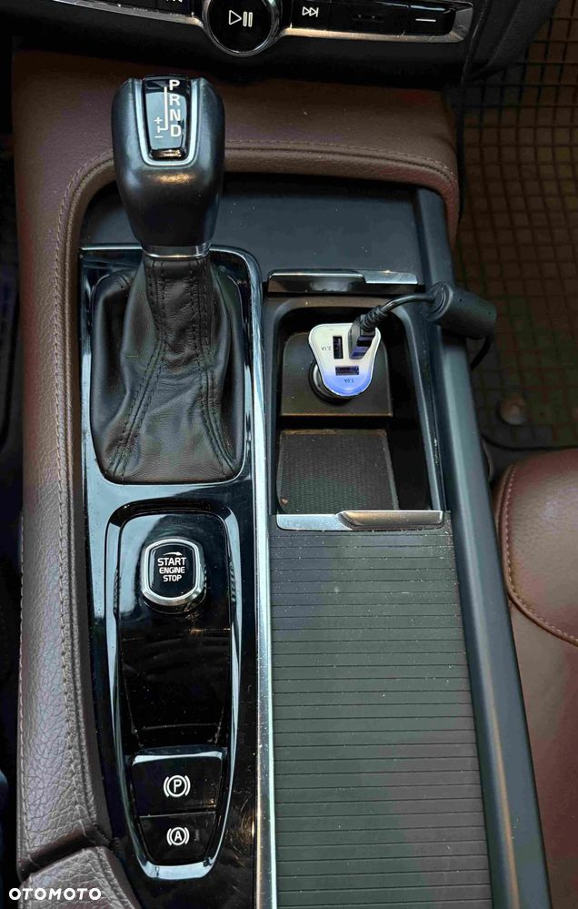 Volvo V90 D4 AWD Momentum - 25