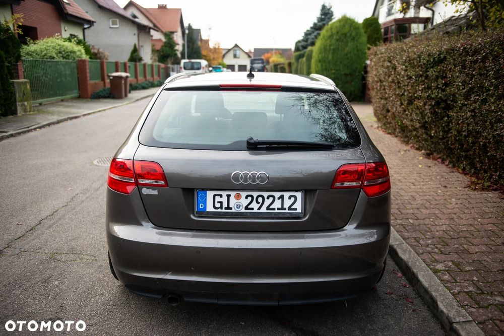 Audi A3 Sportback 1.6 TDI DPF Ambiente - 13
