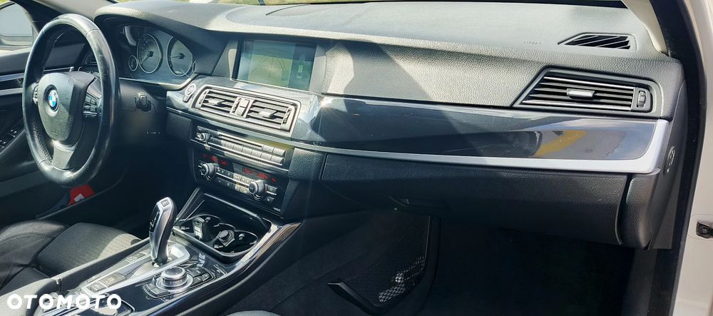 BMW Seria 5 520i - 13