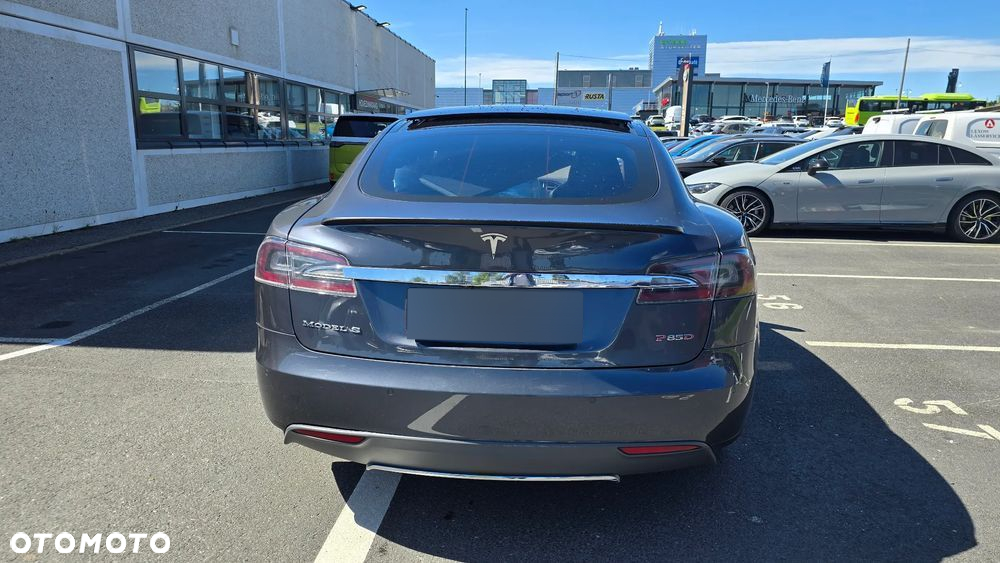 Tesla Model S D Performance - 7