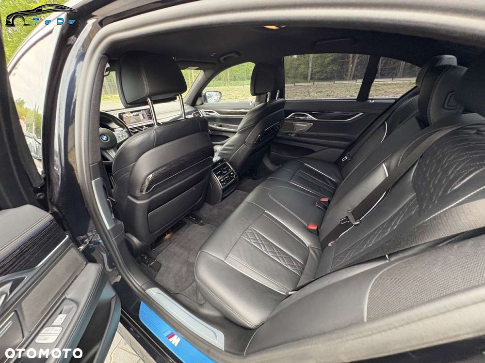 BMW Seria 7 750i xDrive - 26