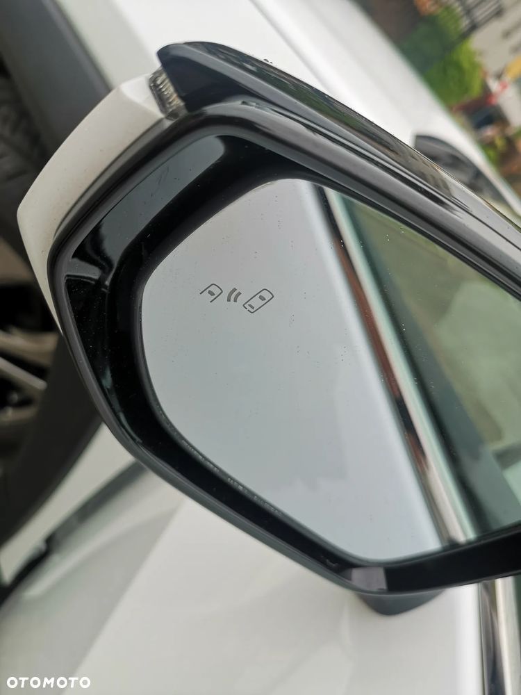 Lexus UX - 25