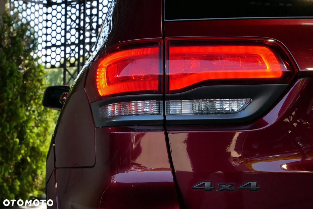 Jeep Grand Cherokee - 38