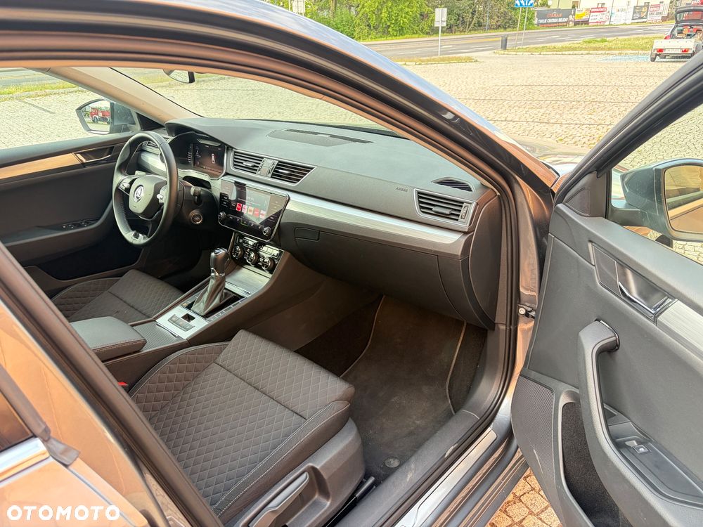 Skoda Superb ver-2-0-tdi-sportline-dsg7 - 11
