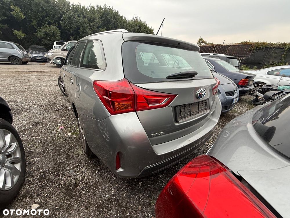 Toyota Auris 1.8 HSD Luna - 1