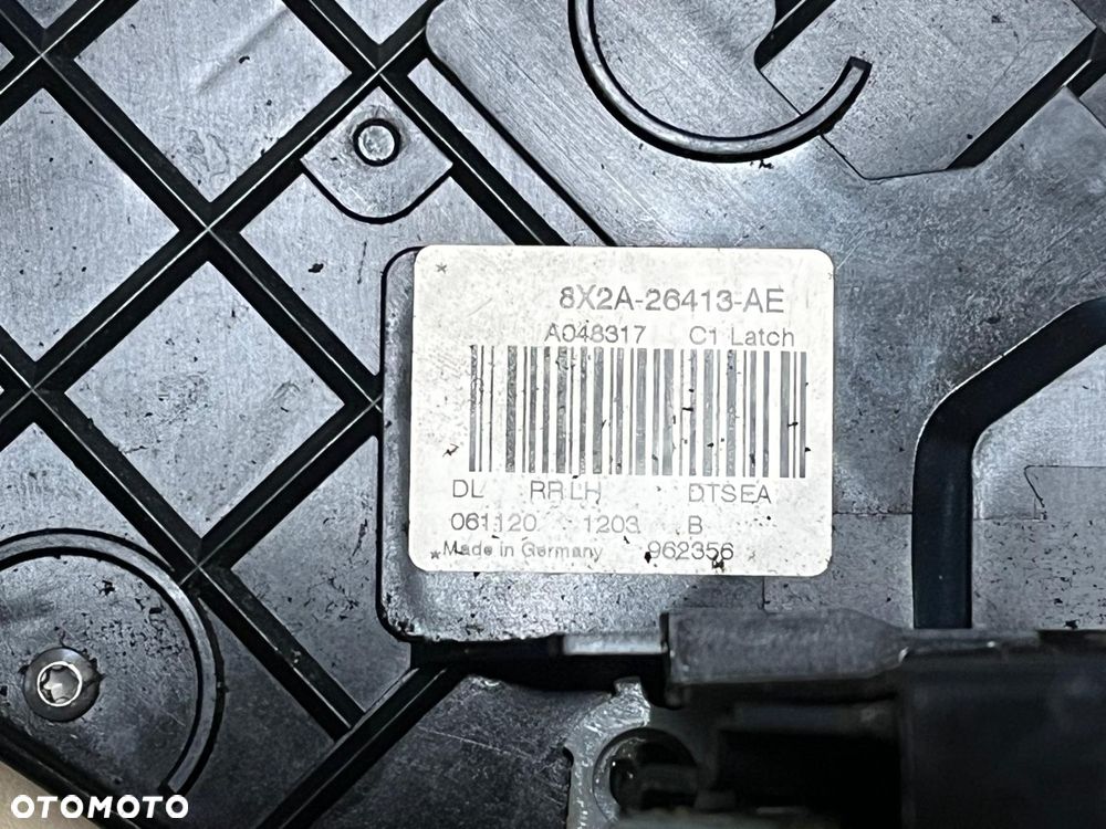 Zamek drzwi lewy tylny 8X2A-26413 Land Rover Discovery 4 IV L319 - 2