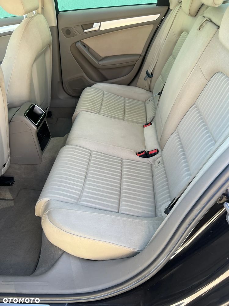 Audi A4 Limousine - 11