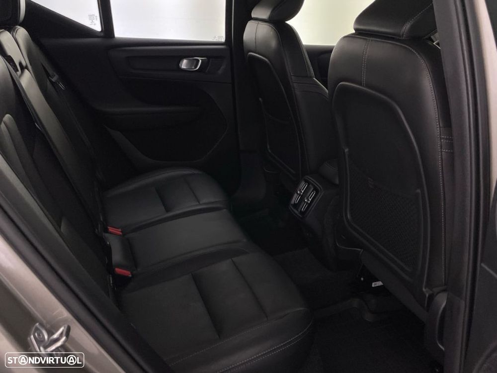 Volvo XC 40 1.5 T3 Momentum Plus Geartronic - 23