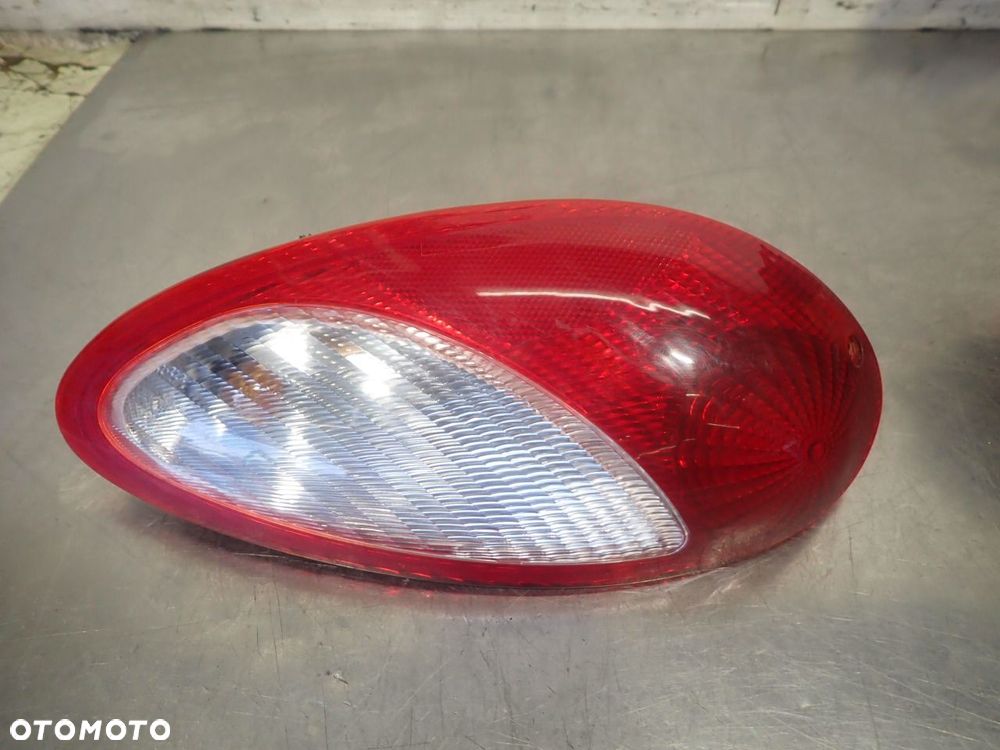 LAMPA PRAWA TYLNA CHRYSLER PT CRUISER - 1