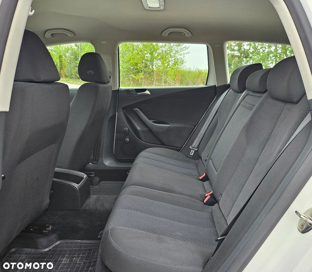 Volkswagen Passat ver-variant-2-0-tdi-trendline - 16