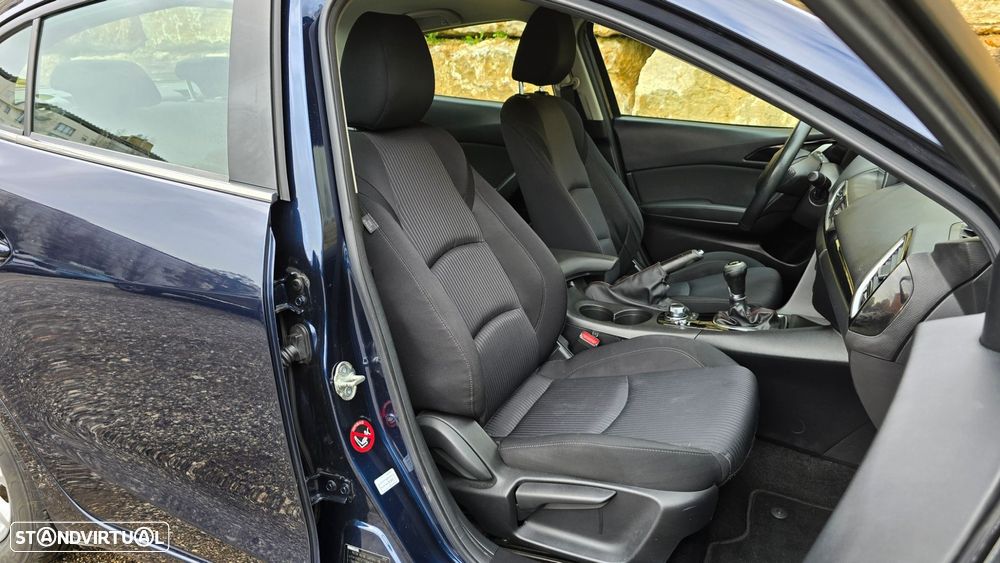 Mazda 3 Hatchback - 33