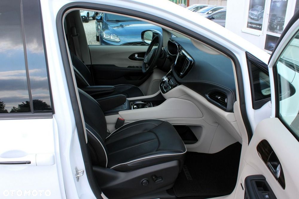 Chrysler Pacifica - 14