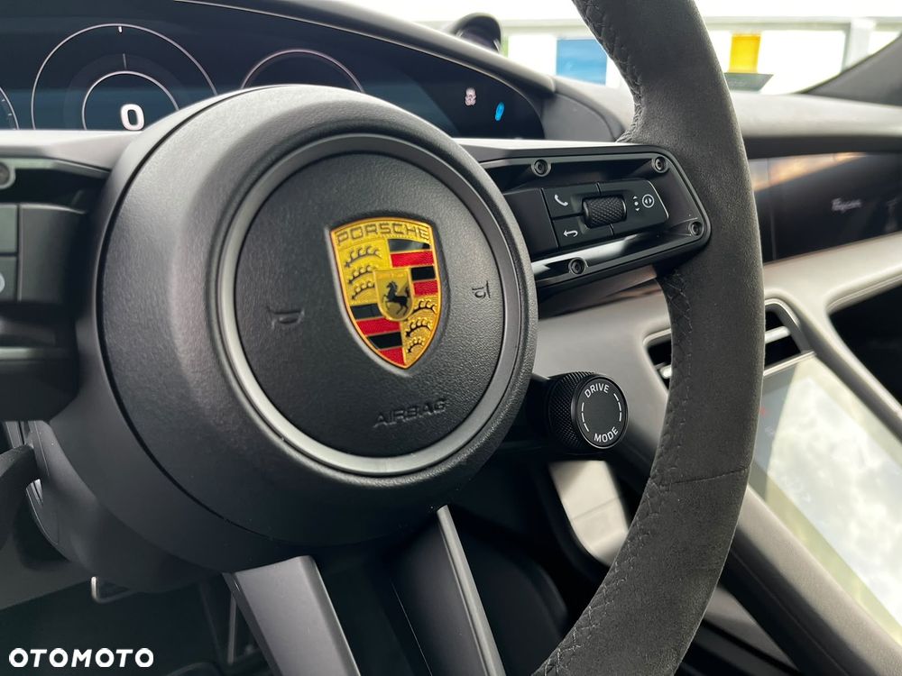 Porsche Taycan Turbo - 31
