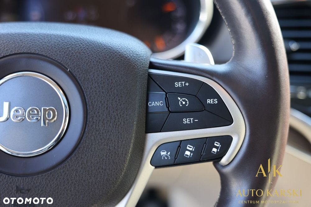 Jeep Grand Cherokee - 23