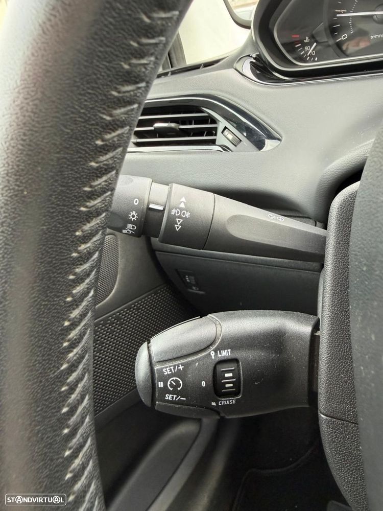 Peugeot 208 1.6 BlueHDi Style - 18