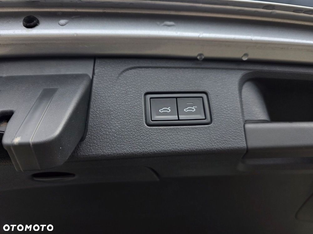 Volkswagen Passat 2.0 TDI Elegance DSG - 19
