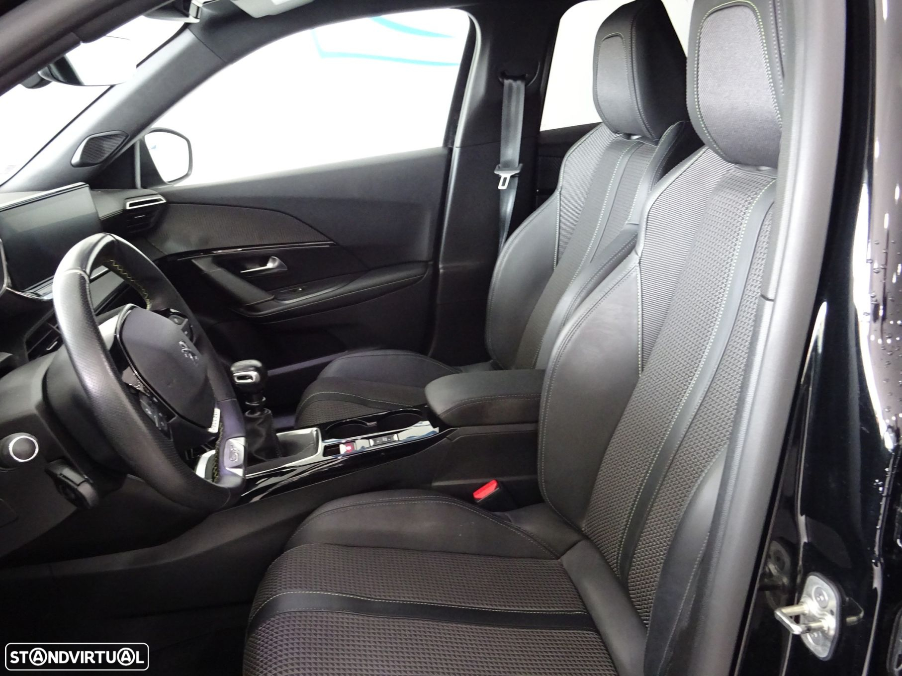 Peugeot 2008 1.2 PureTech GT - 4