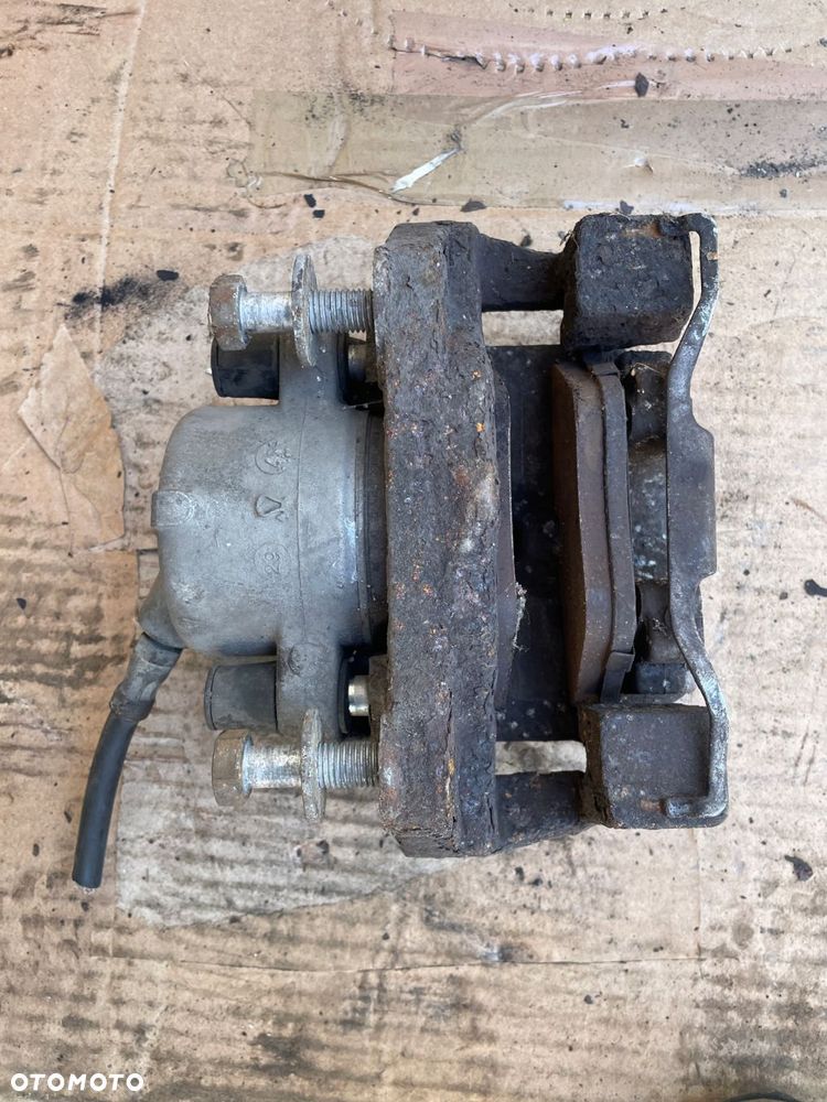 zacisk hamulca prawy przód bmw seria 5 e39 2.3 2.3 2.8 i 60/22/296 - 3