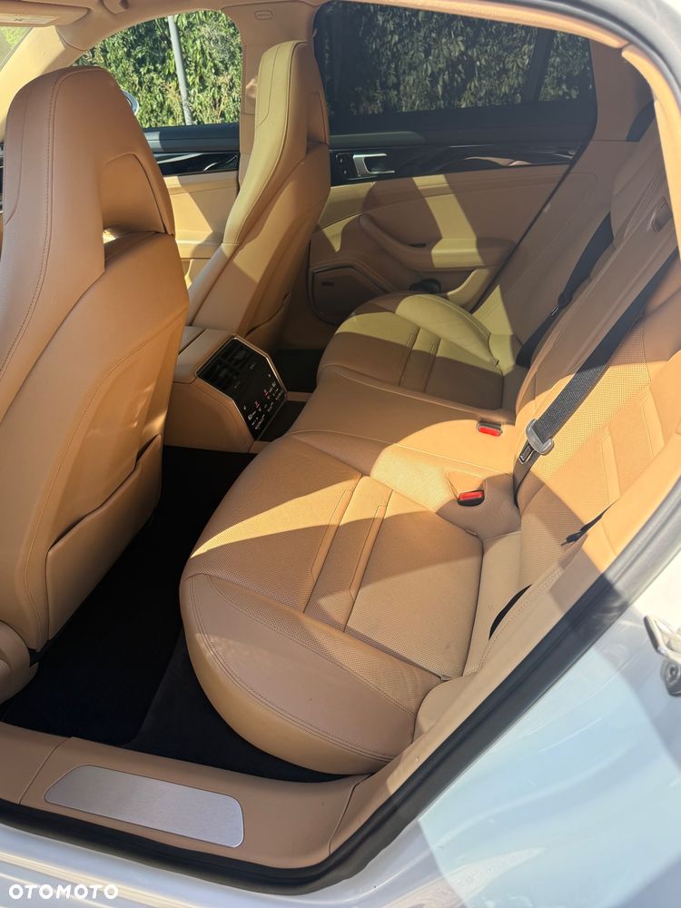 Porsche Panamera 4 - 18