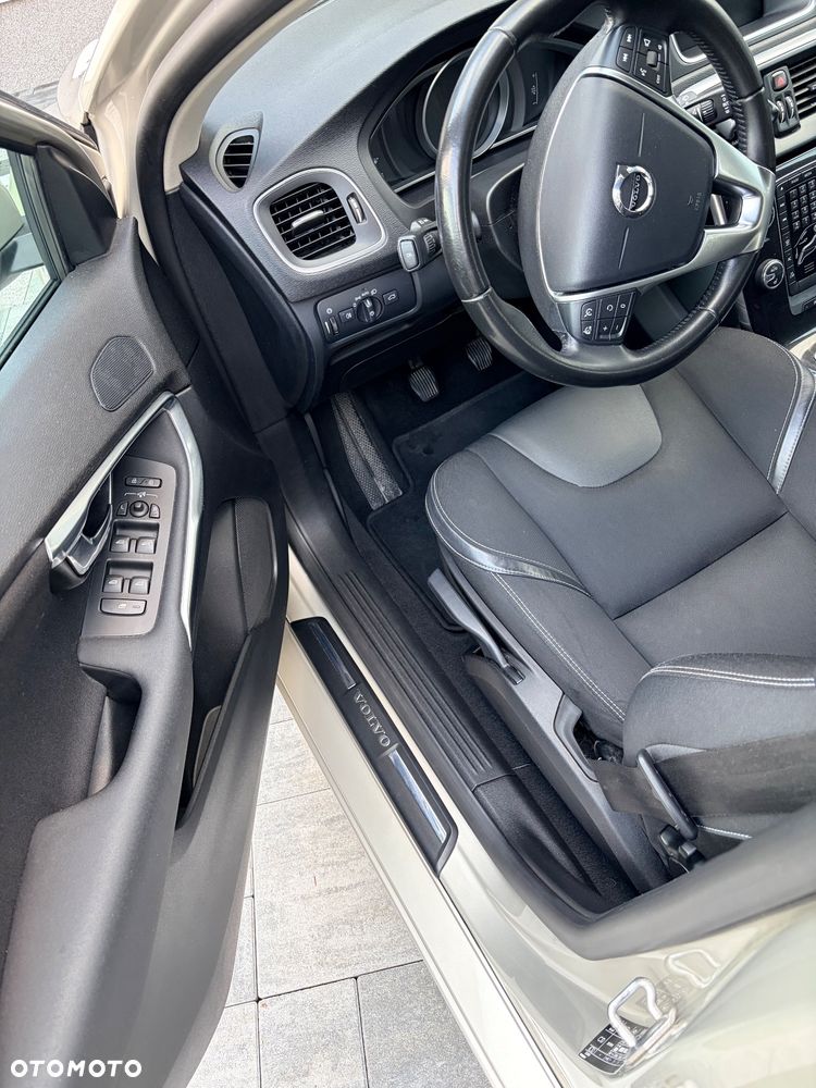 Volvo V40 D2 - 18