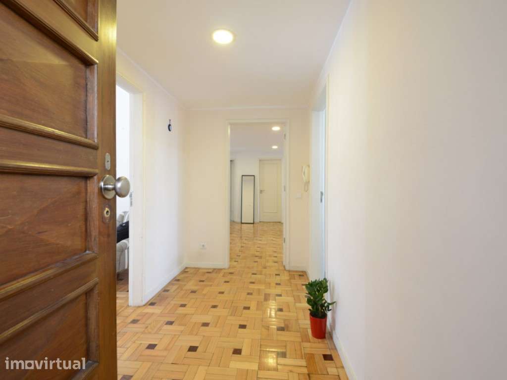 Apartamento T4 com duas frentes ao lado do Parque da Cidade em Aldo... - Grande imagem: 5/21