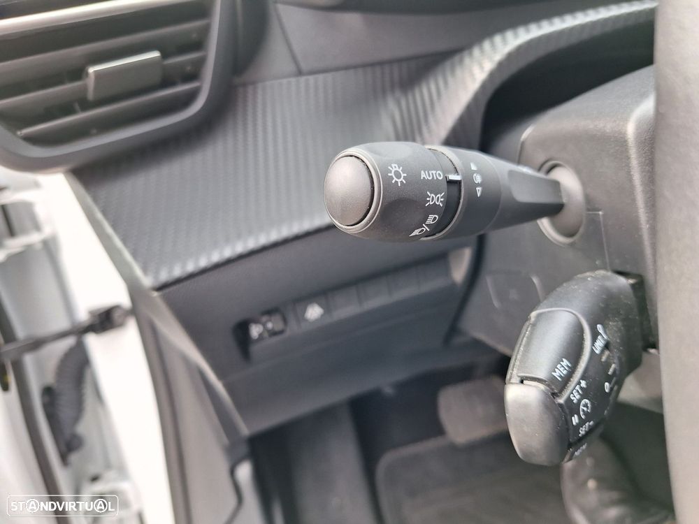 Peugeot e-208 - 13