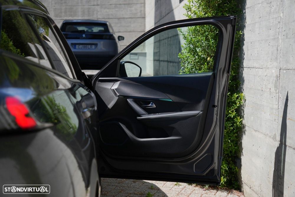 Peugeot 2008 1.2 PureTech Allure Pack - 24