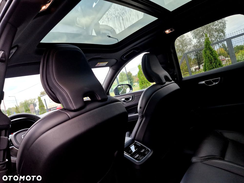 Volvo XC 60 B4 B Plus Dark - 26