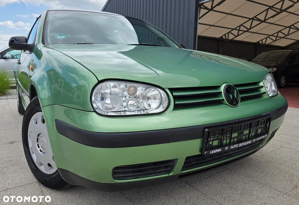 Volkswagen Golf - 1