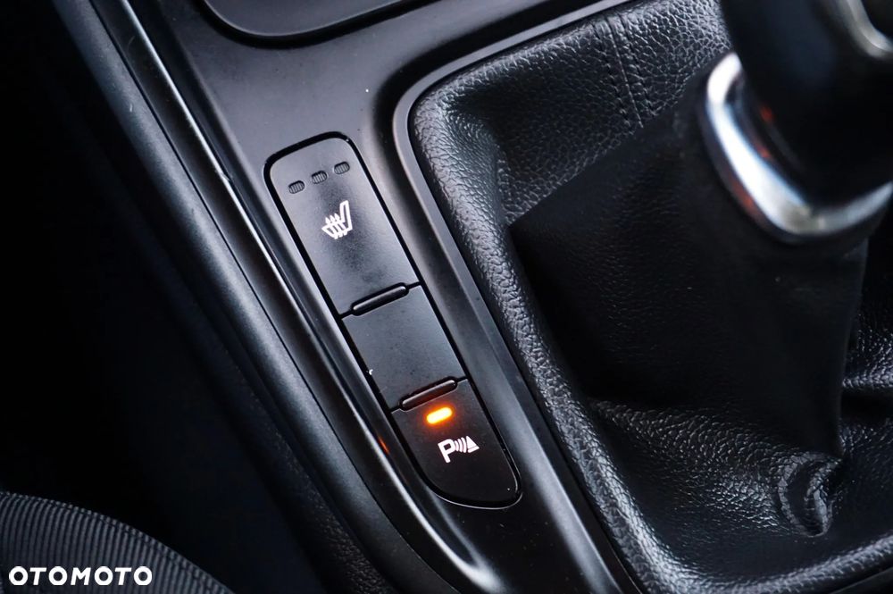 Kia Carens 1.6 GDI Dream Team Edition - 36