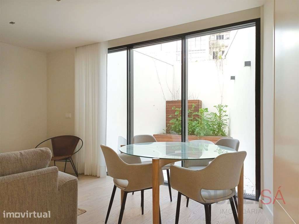 Apartamento T1 novo com terraço, equipado e mobilado, localizado na... - Grande imagem: 5/23