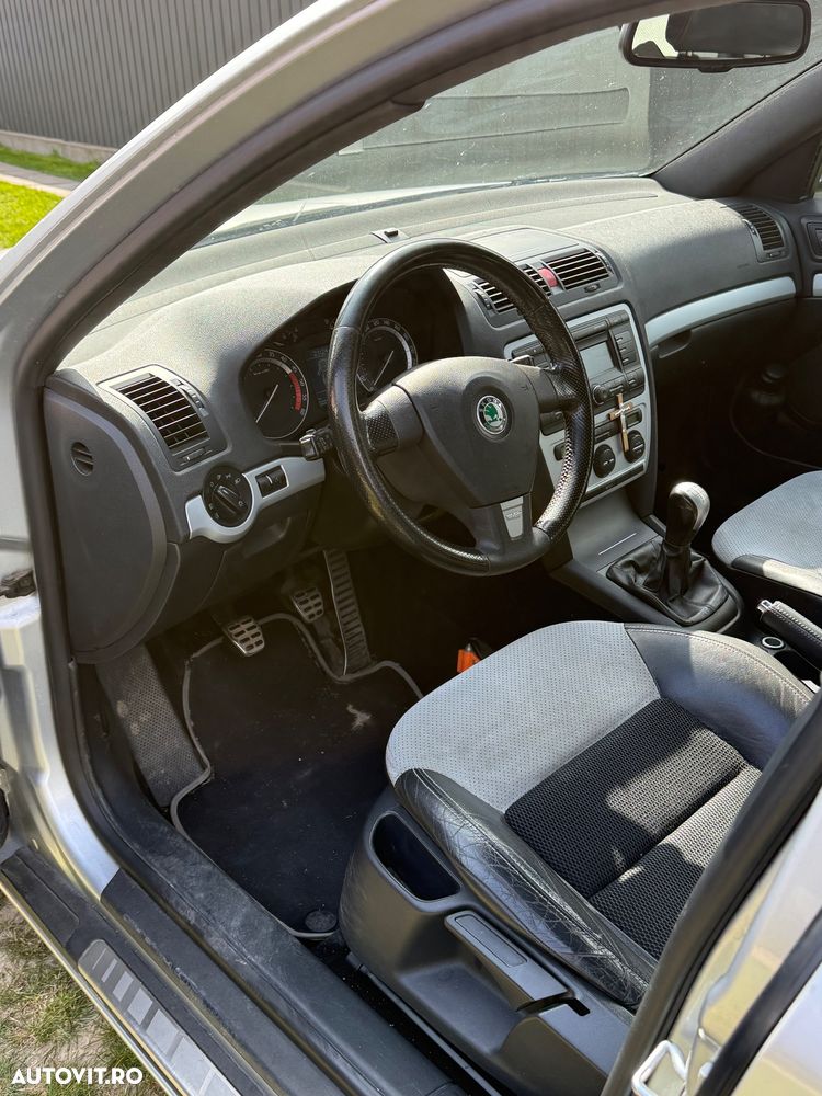 Skoda Octavia 2.0 TDI DPF RS - 11