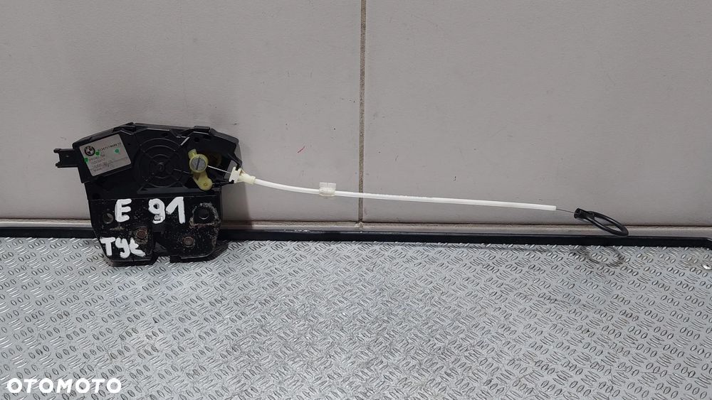 ZAMEK KLAPY TYŁ BAGAŻNIKA BMW E90 NR 986945 - 1
