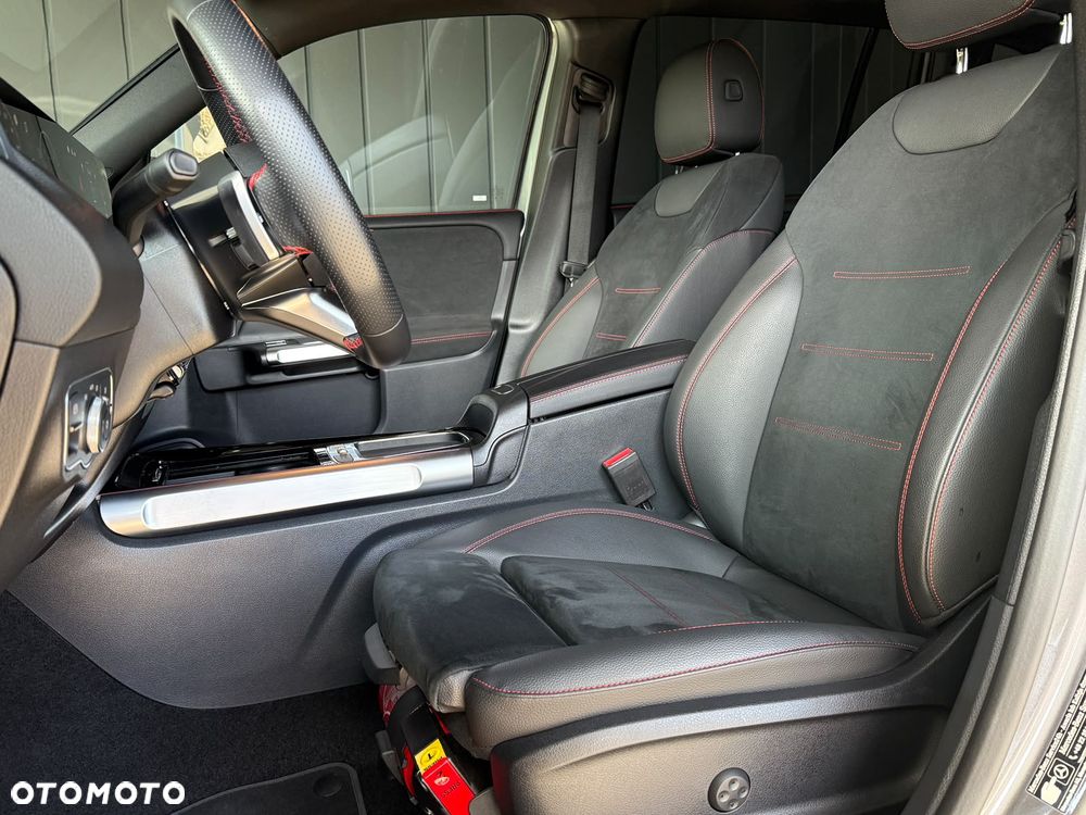 Mercedes-Benz GLB 200 d 4-Matic AMG Line 8G-DCT - 18